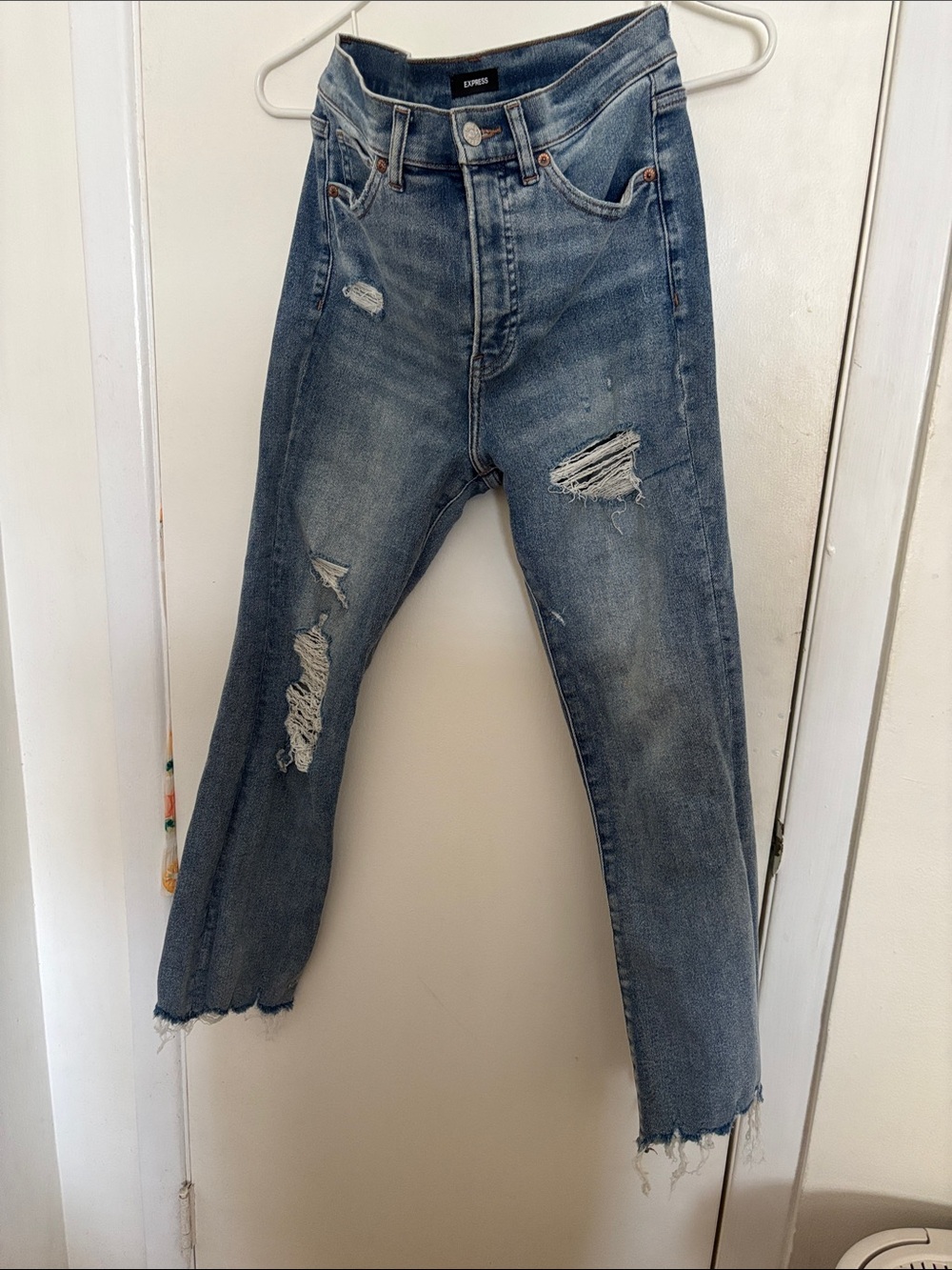 Express Distressed Straight-Leg Jeans in Faded Blue woman’s size 4